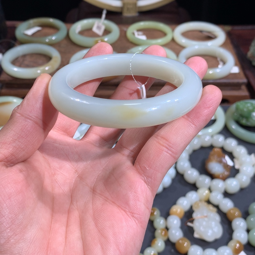 【闪购商品】和田玉手镯未镶嵌新疆且末金山矿老料高青白手镯