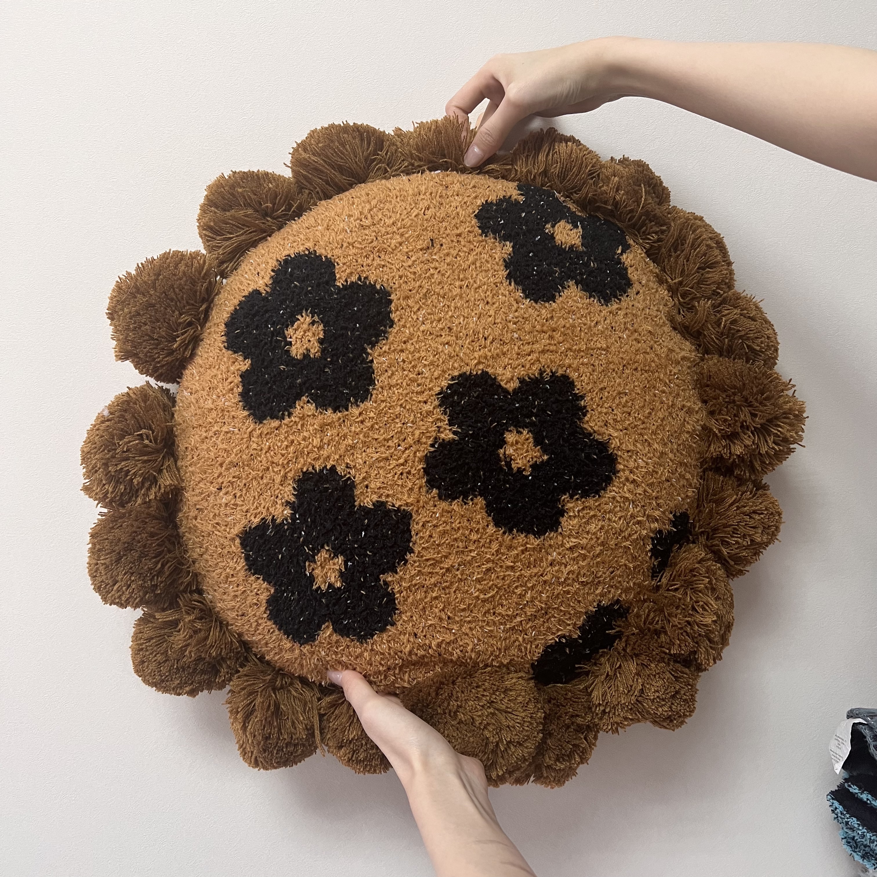 裕途家纺ins抱枕黑白卡通轻奢靠垫客厅沙发卧室床头飘窗靠垫蒲团