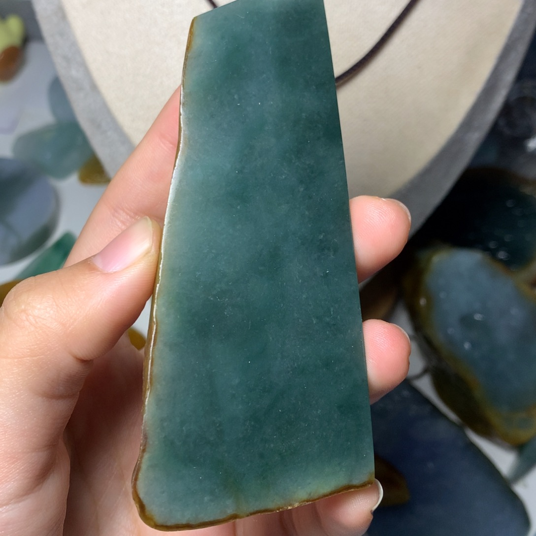 翡翠颈饰未镶嵌吊坠