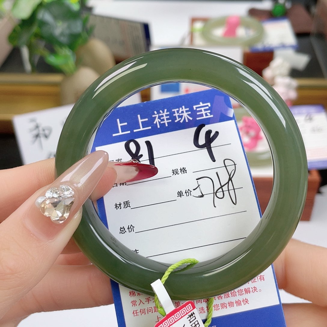 和田玉手镯未镶嵌