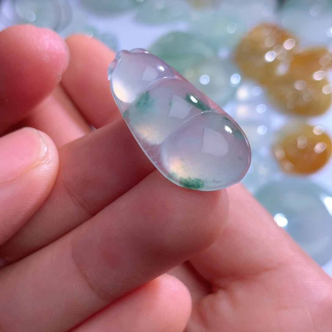 翡翠未镶嵌颈饰缅甸