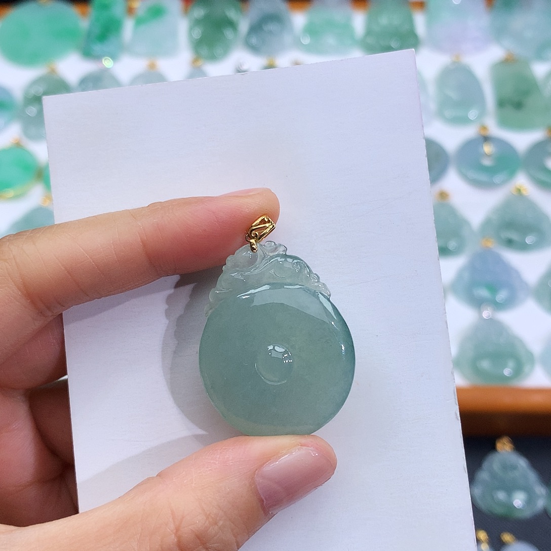 翡翠18K金镶嵌颈饰翡翠吊坠