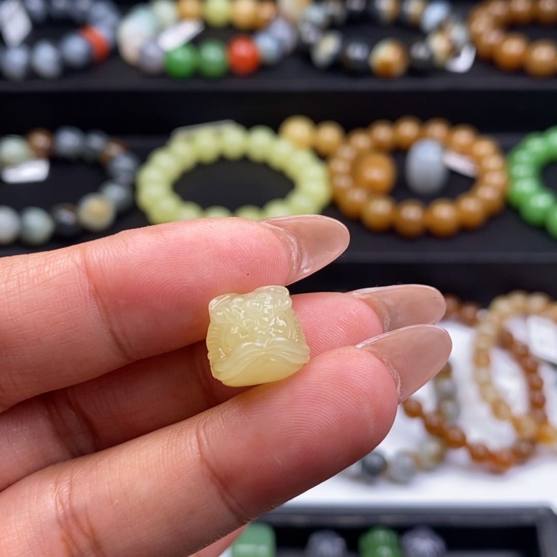 盛****和田玉未镶嵌颈饰