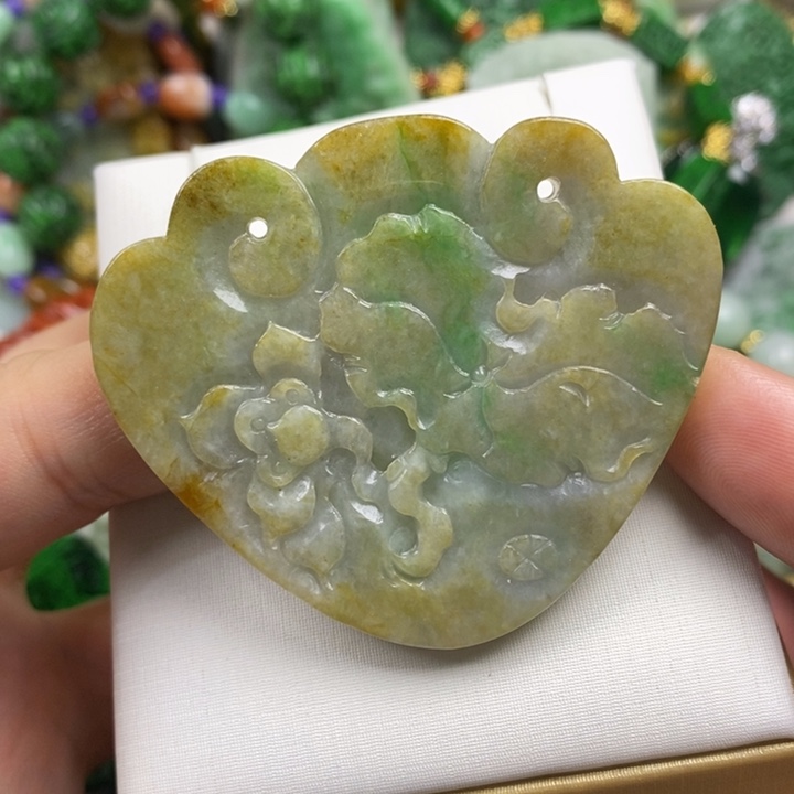 翡翠未镶嵌吊坠(赠链)