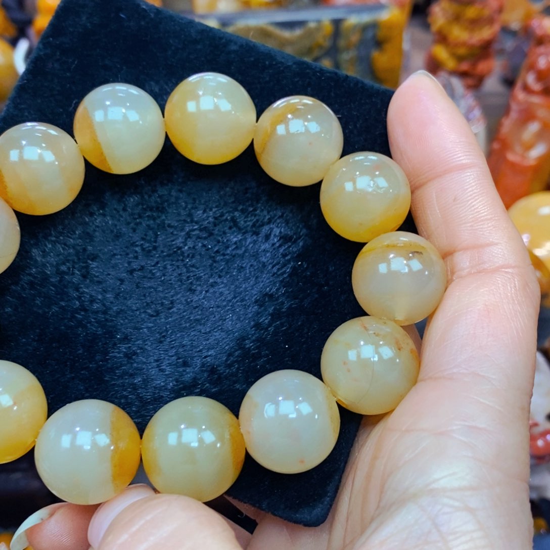 未镶嵌石英质玉（黄龙玉）项链