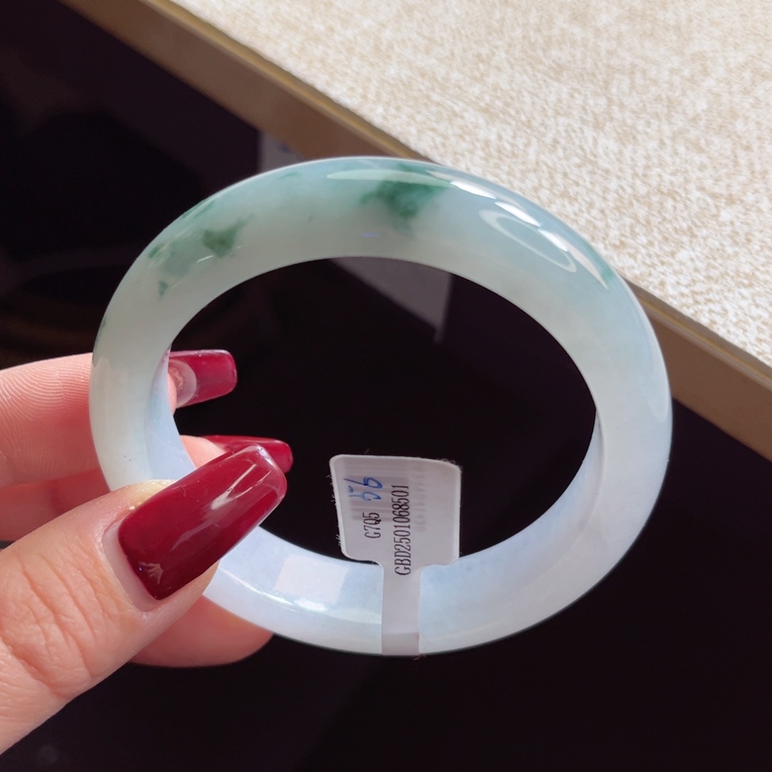 翡翠手镯未镶嵌手镯