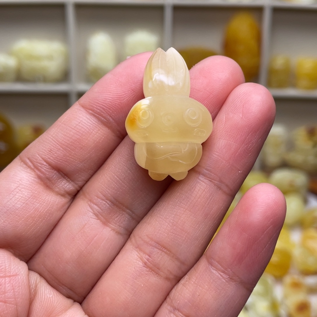 琥珀未镶嵌颈饰白花乌萨奇