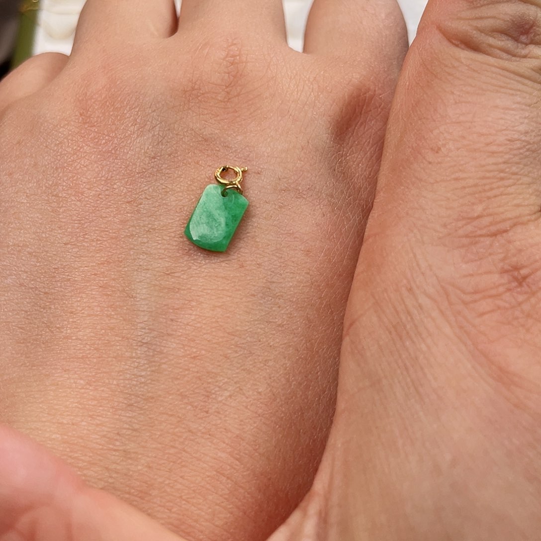 翡翠18K金镶嵌颈饰牌