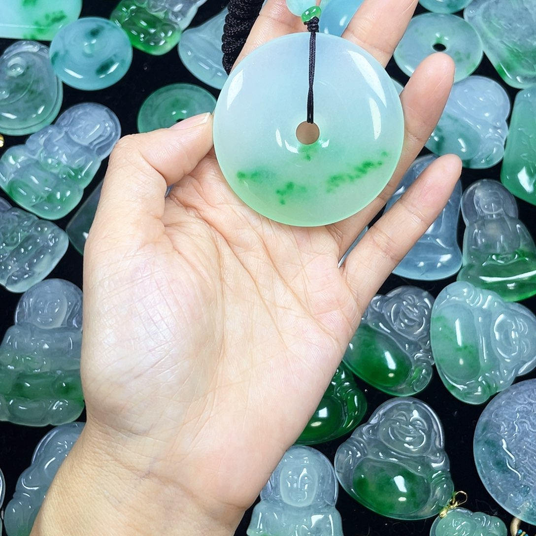 细***知翡翠未镶嵌颈饰吊坠