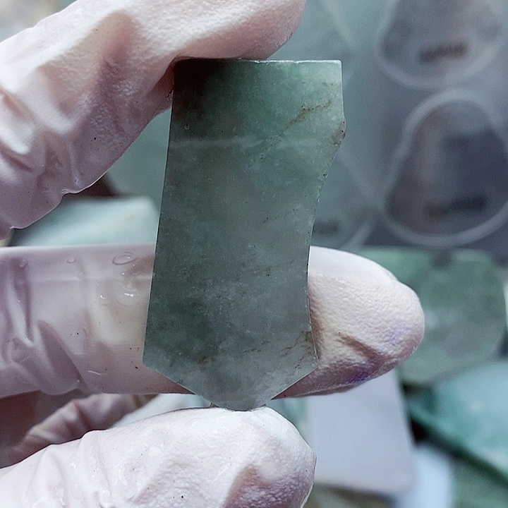 翡翠颈饰未镶嵌缅甸翡翠A货边角