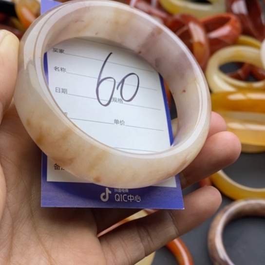 石英质玉未镶嵌手镯