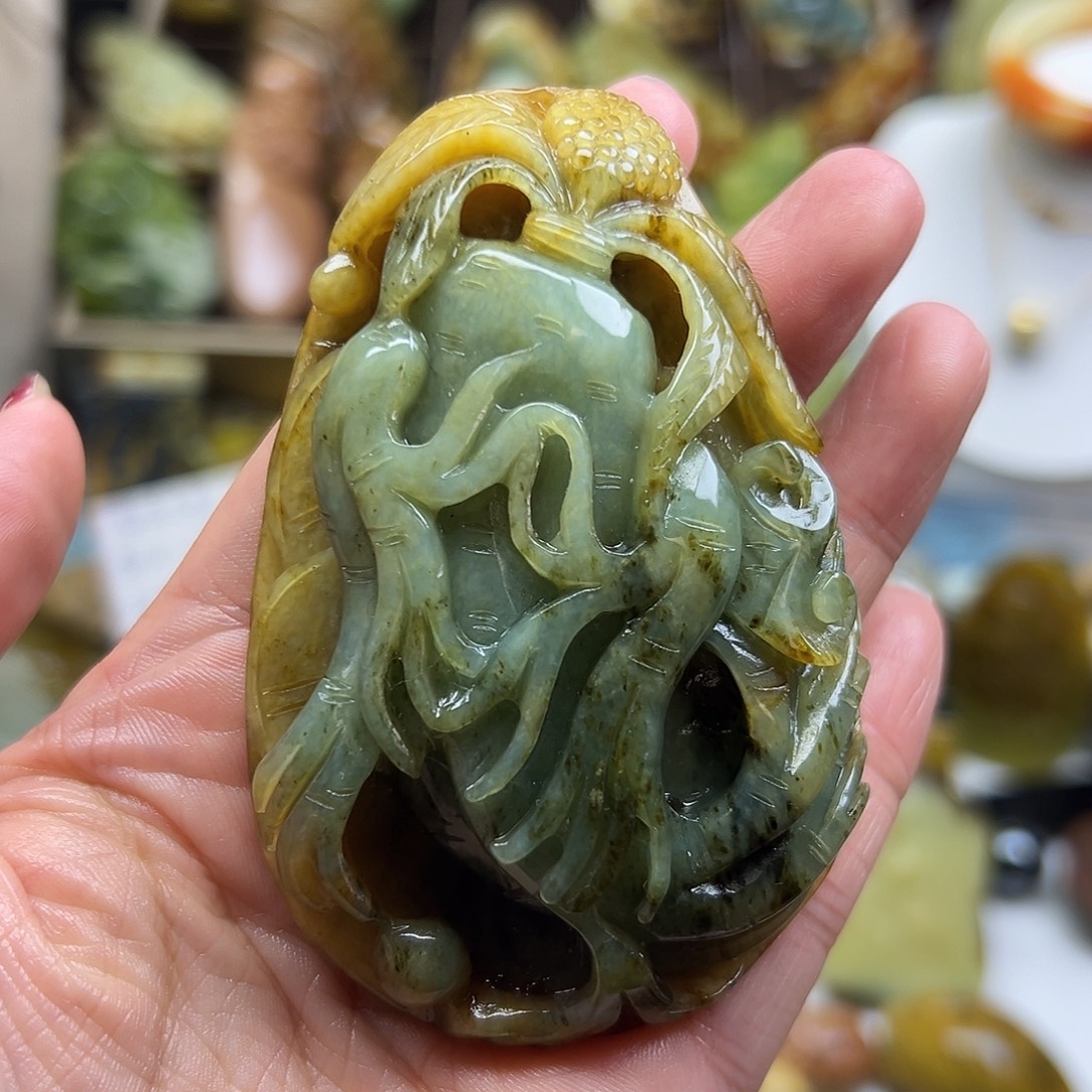 未镶嵌岫玉颈饰花玉人参手玩原皮