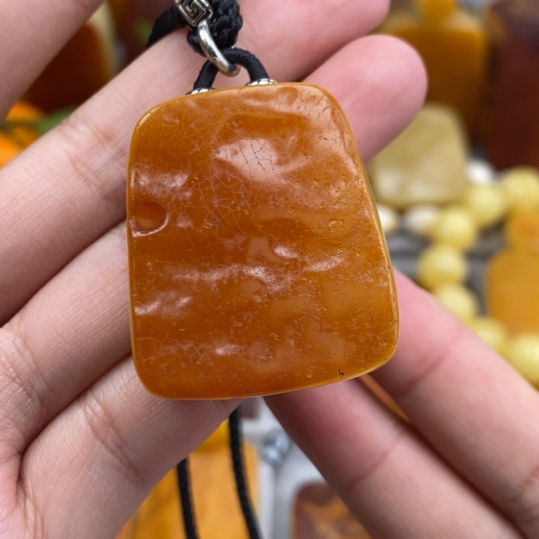 琥珀吊坠(赠链)未镶嵌