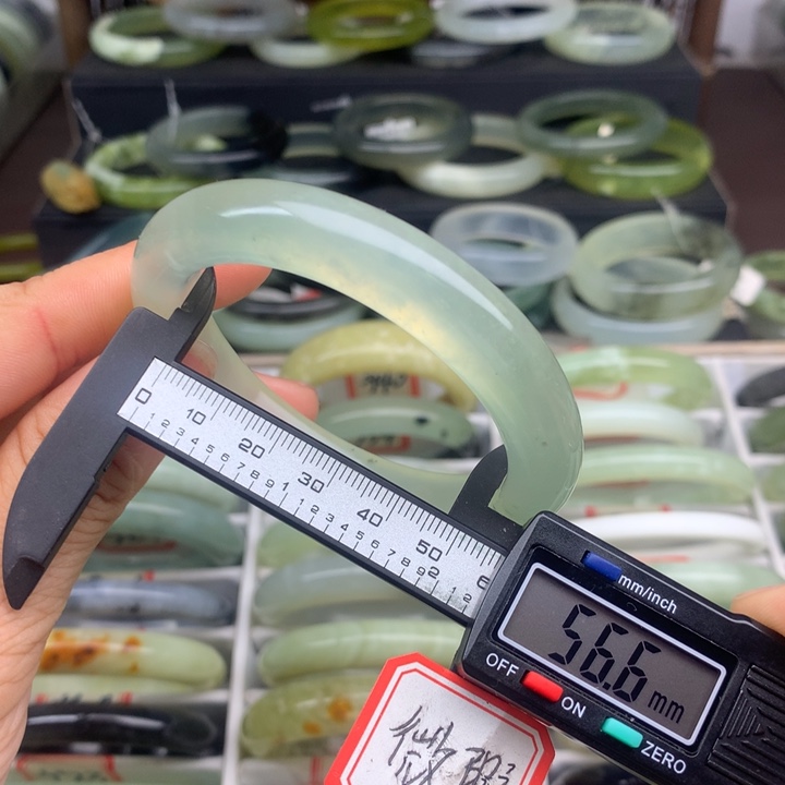蛇纹石玉未镶嵌手镯932