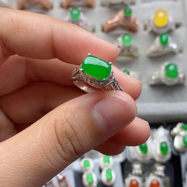 翡翠戒指未镶嵌蛋面