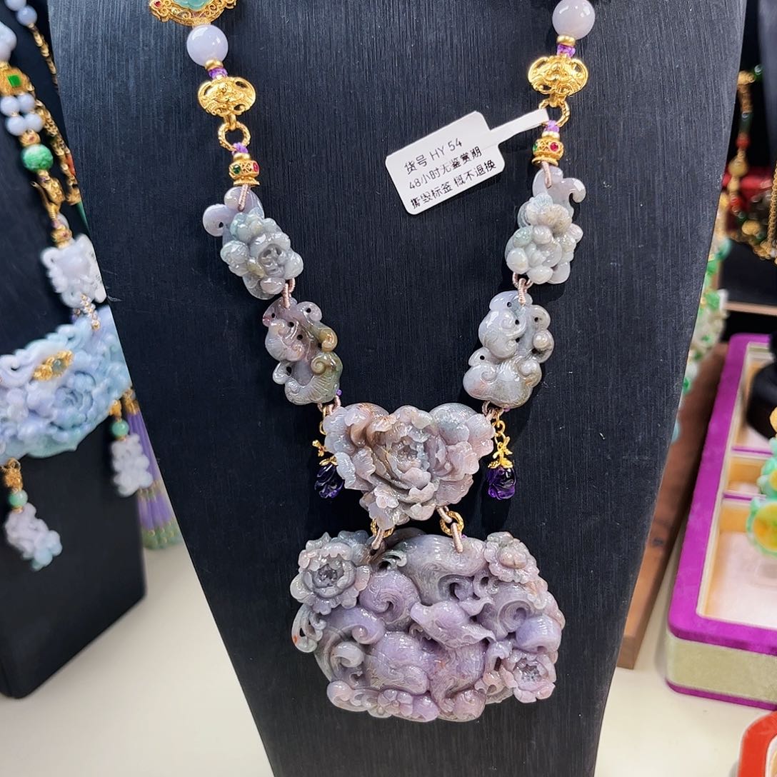 【闪购商品】翡翠吊坠(赠链)未镶嵌九尾