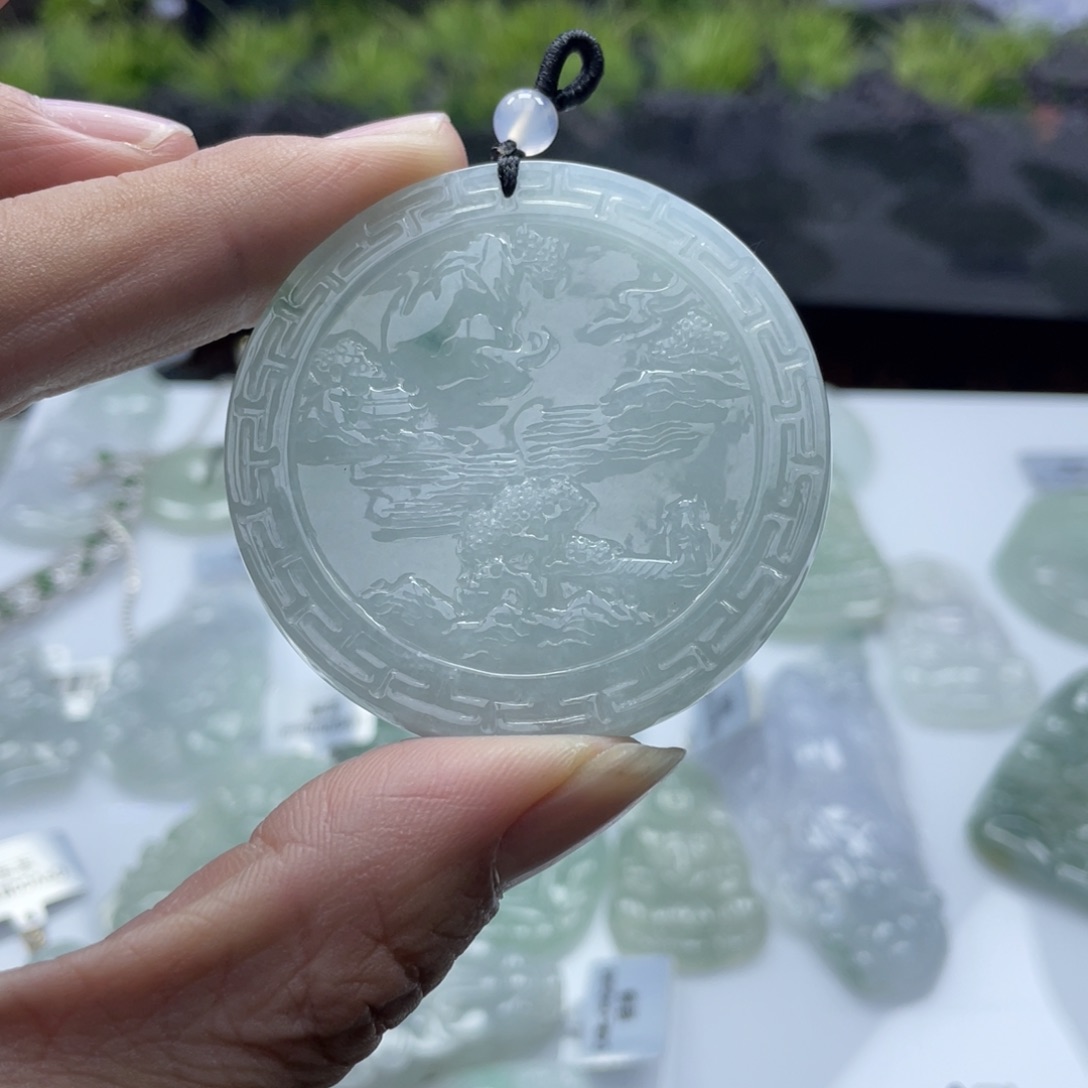 翡翠未镶嵌颈饰山水牌