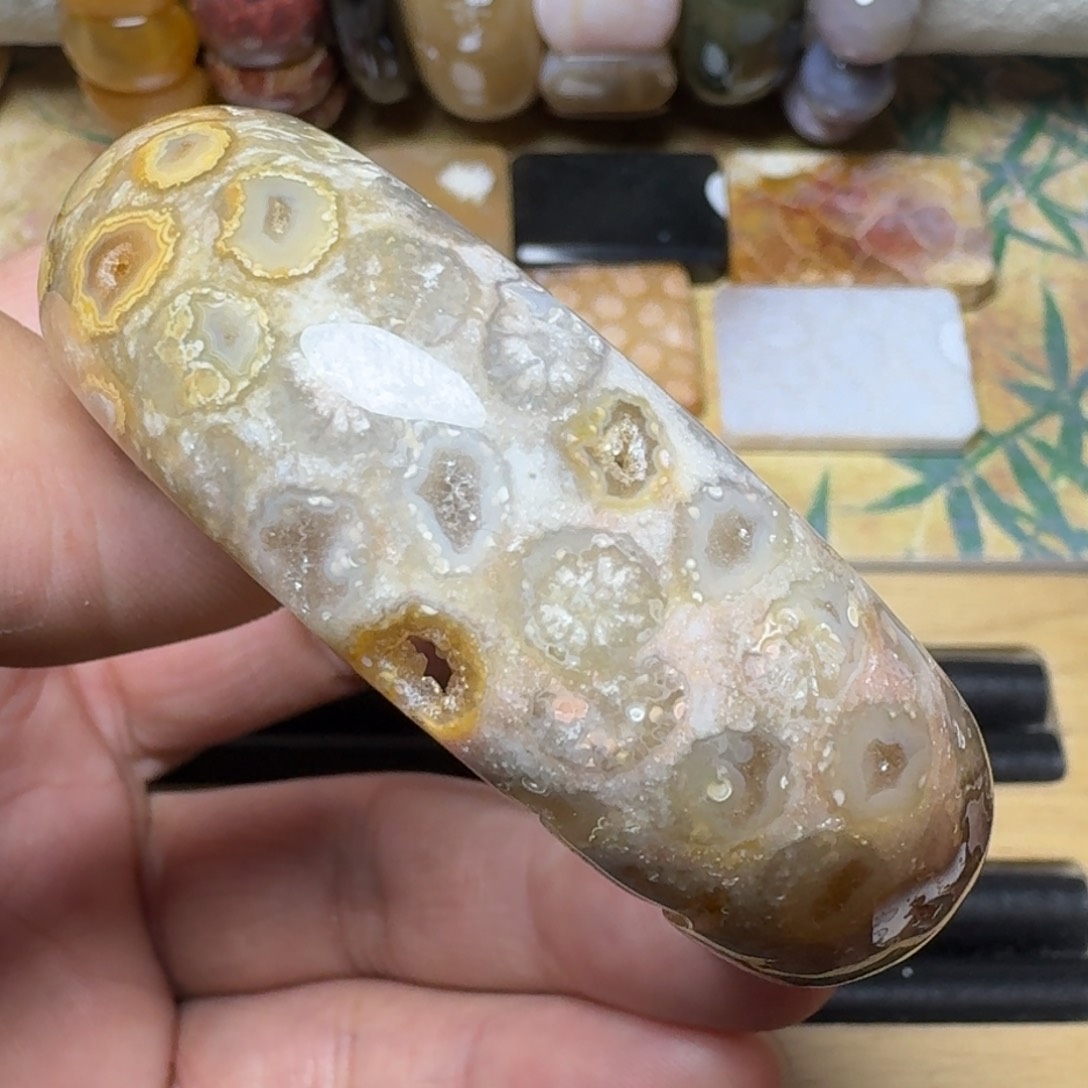 石英质玉纯天然有机玉石保真色未镶嵌51.5圈口