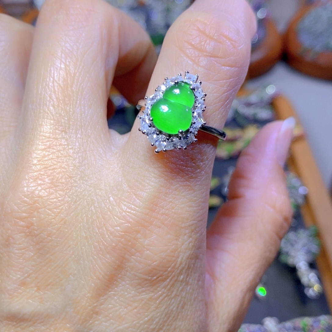 翡翠颈饰银S925镶嵌天然翡翠