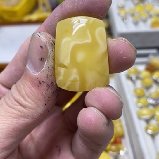 蜜蜡裸石未镶嵌吊坠