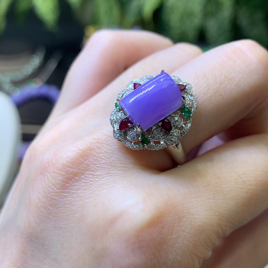 颈饰18K金镶嵌翡翠