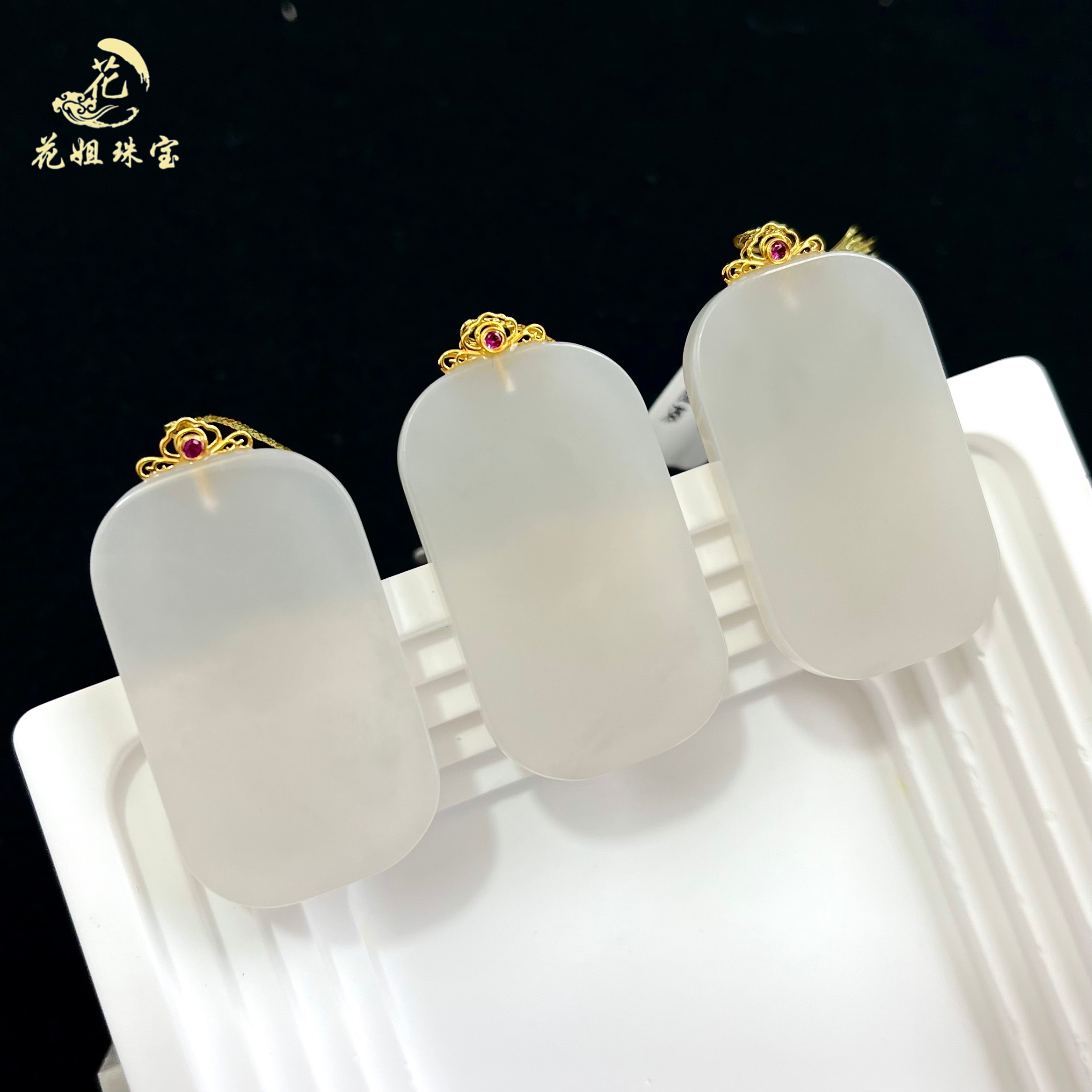 O06天然和田玉18K金镶无事牌吊坠37*22*4mm多样性发其一精美镶嵌