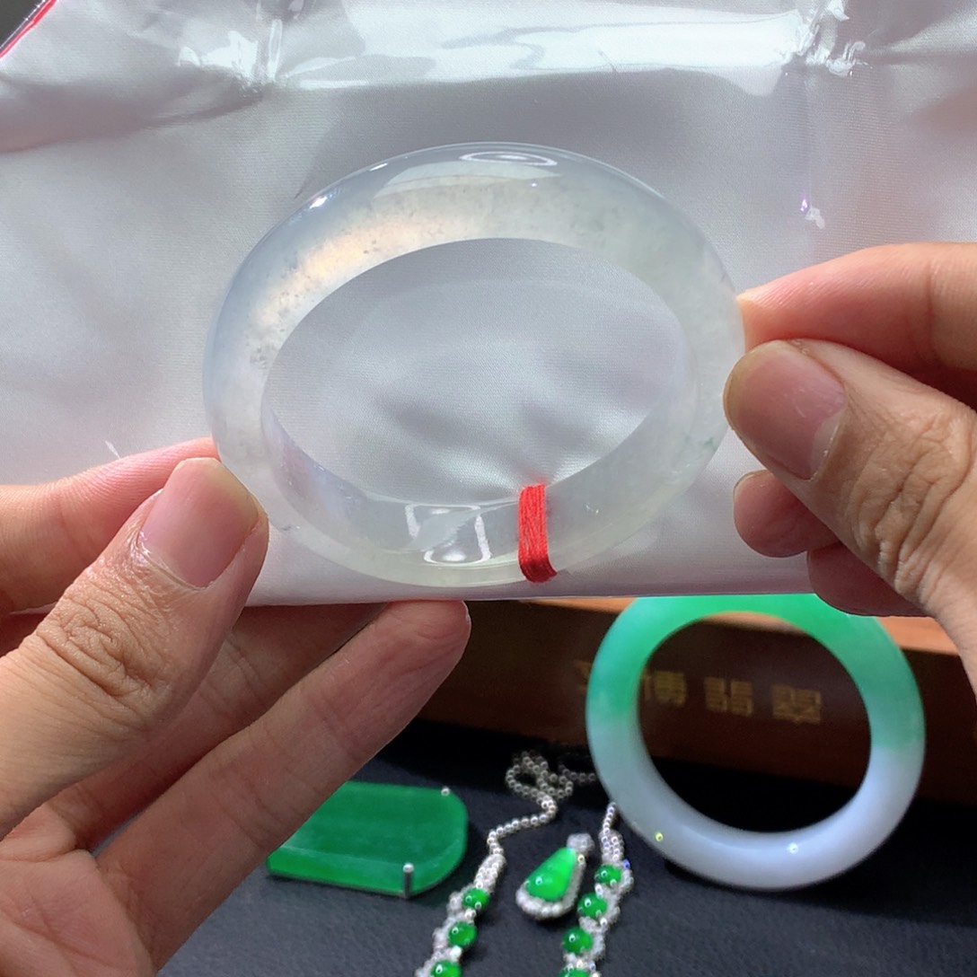 翡翠未镶嵌手镯正圈