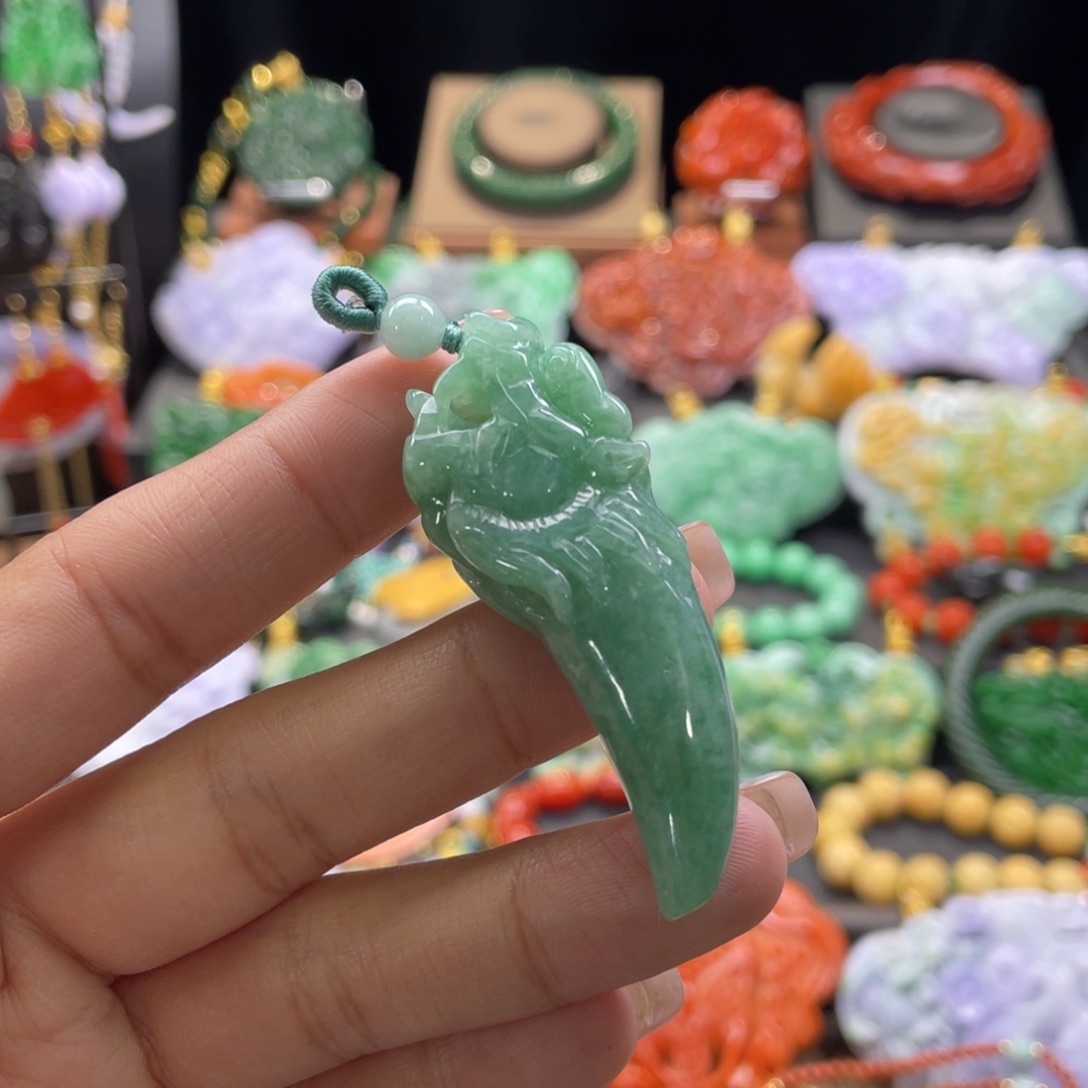 翡翠颈饰未镶嵌代编织