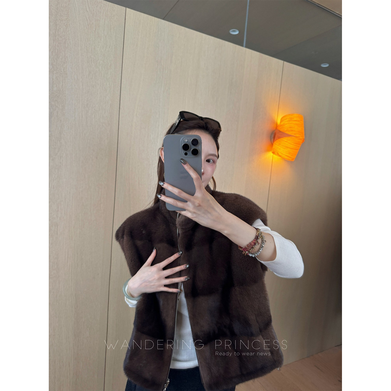 钱美西24号专场 北欧进口短二天鹅绒抽刀马甲 ZK3000