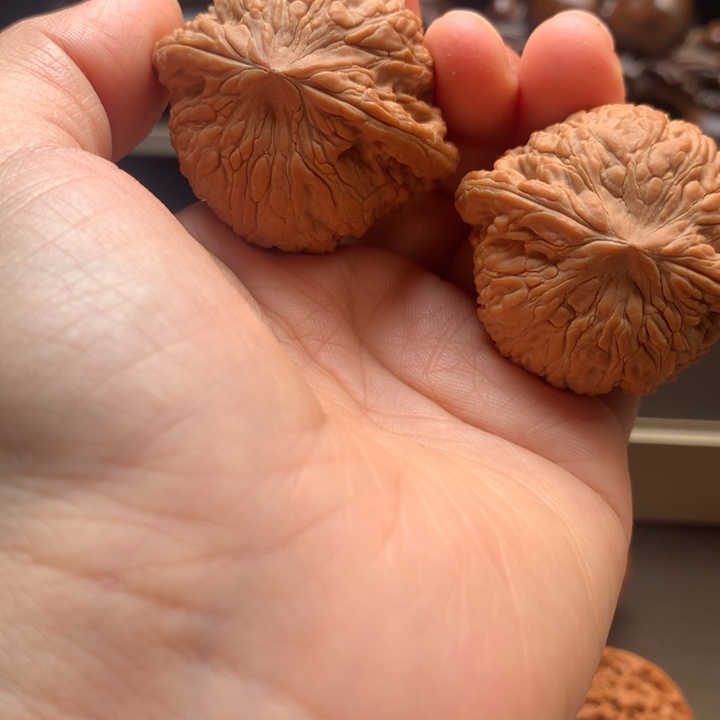 文玩核桃吊坠绣球