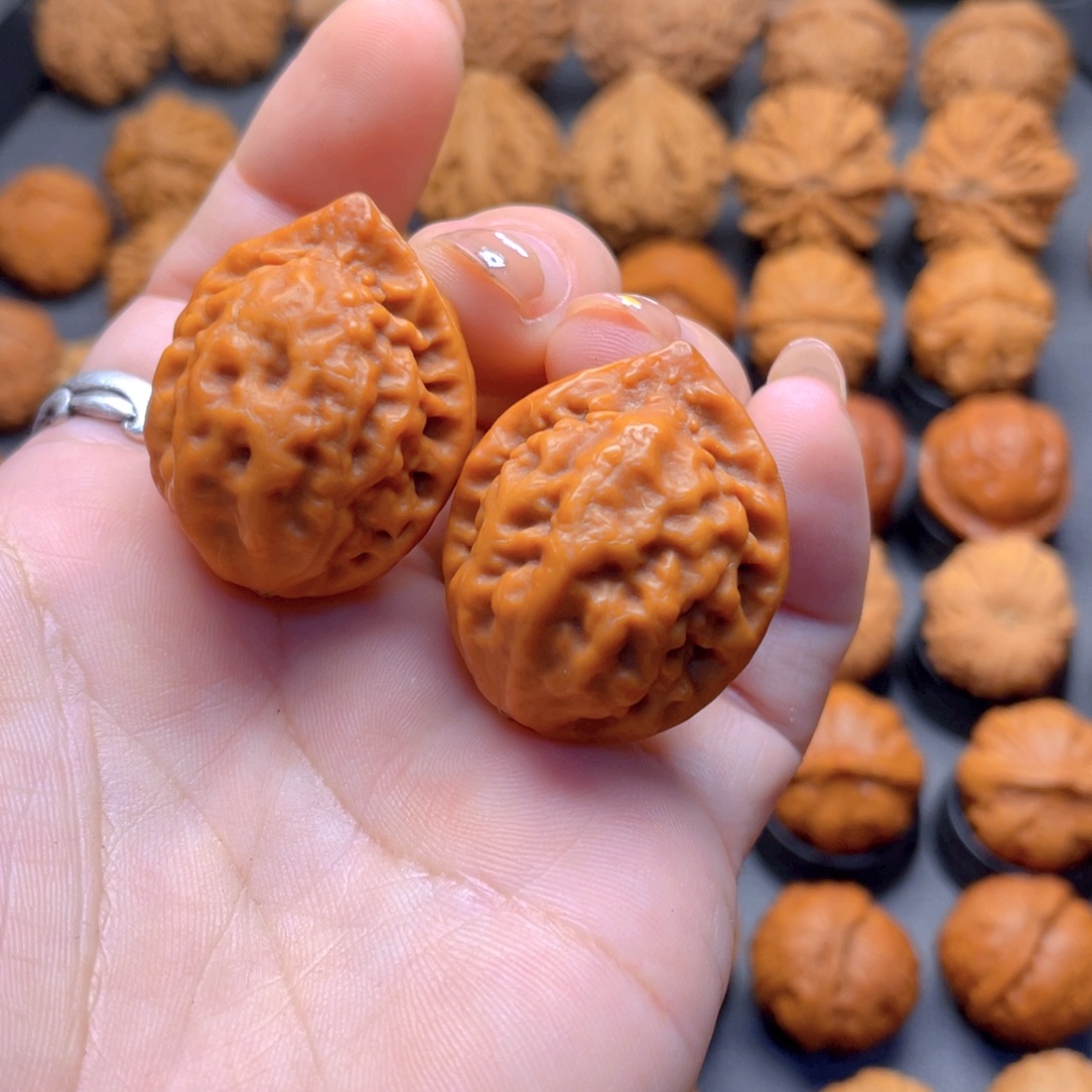 核桃文玩把件金叶子