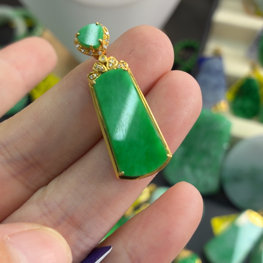 翡翠18K金镶嵌吊坠(不含链)