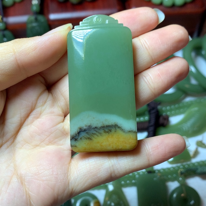 H***、岫岩河磨玉（透闪石质玉）未镶嵌颈饰