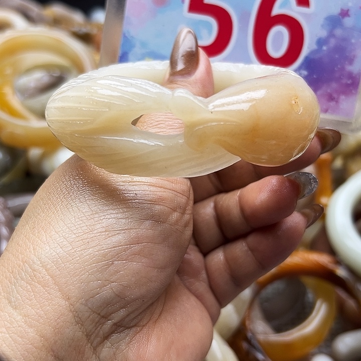 未镶嵌手镯石英岩玉