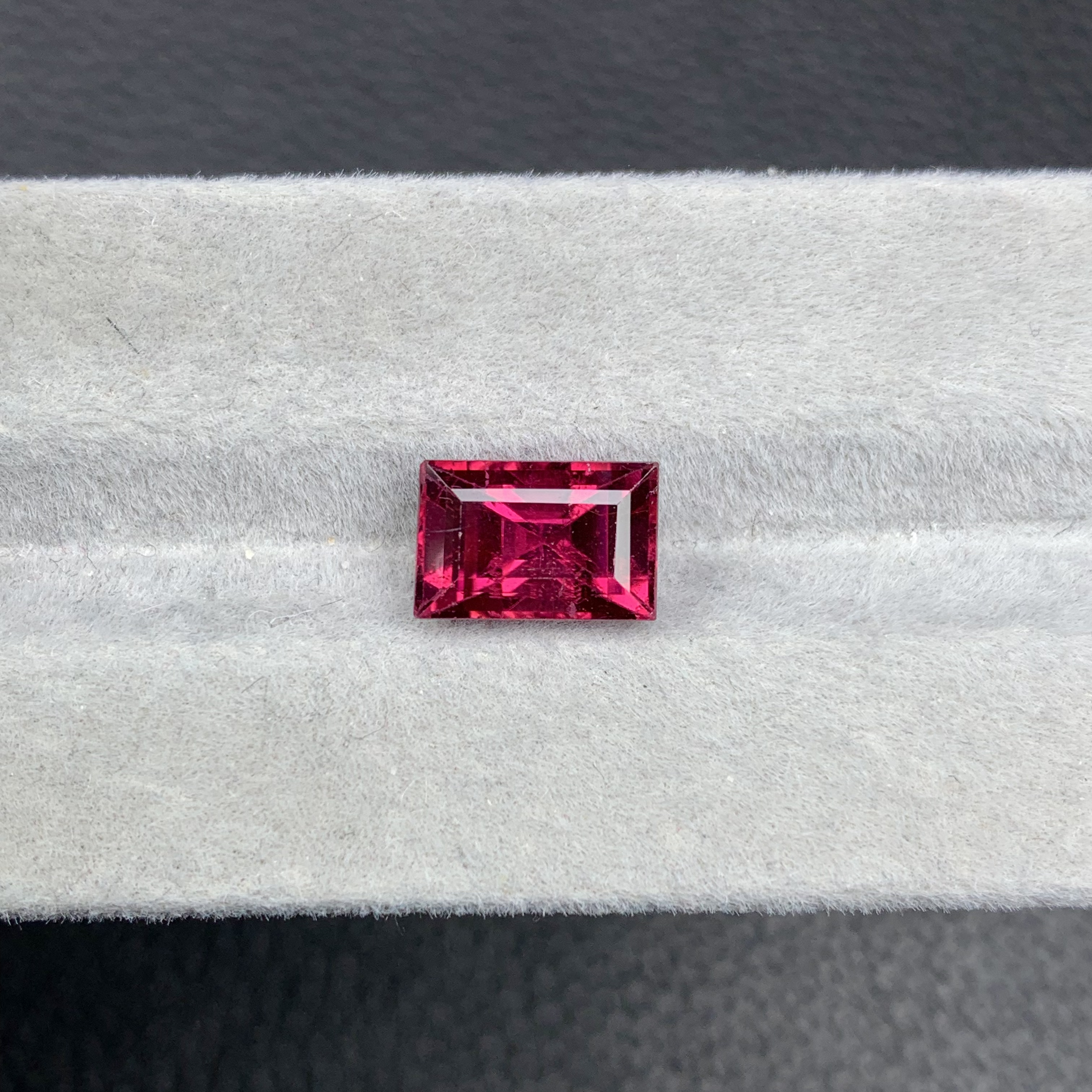 天然卢比莱碧玺裸石3.25克拉6.7*10*6.2mm