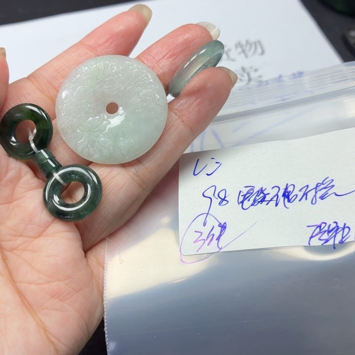 L***･定制翡翠未镶嵌毛货待编款式不退不换