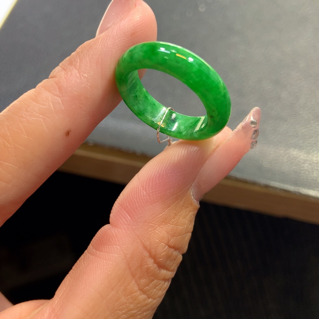 翡翠戒指未镶嵌翡翠