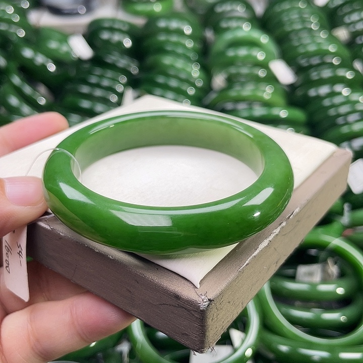 未镶嵌手镯和田玉（碧玉）