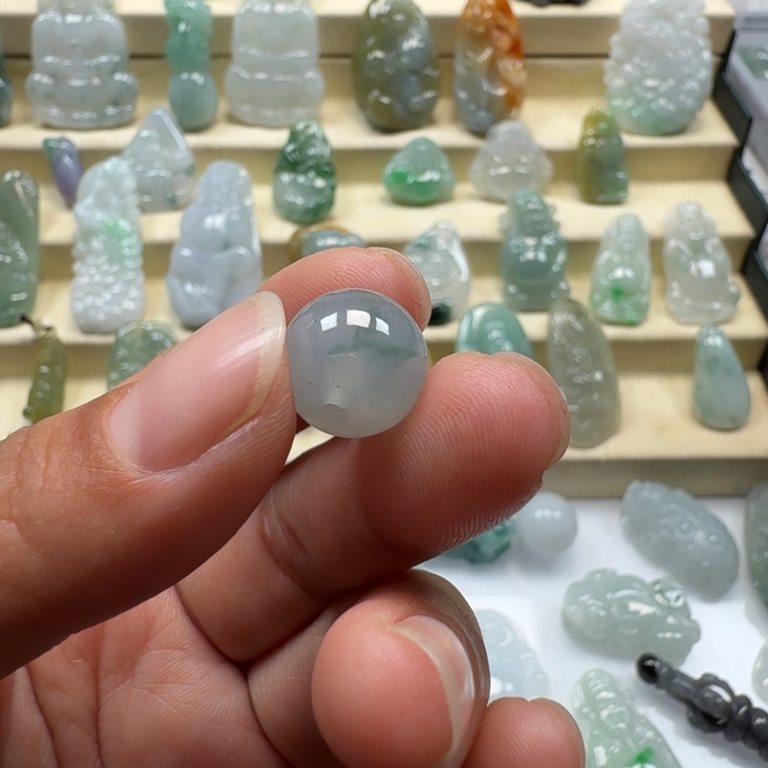 幸***灵翡翠未镶嵌颈饰翡翠