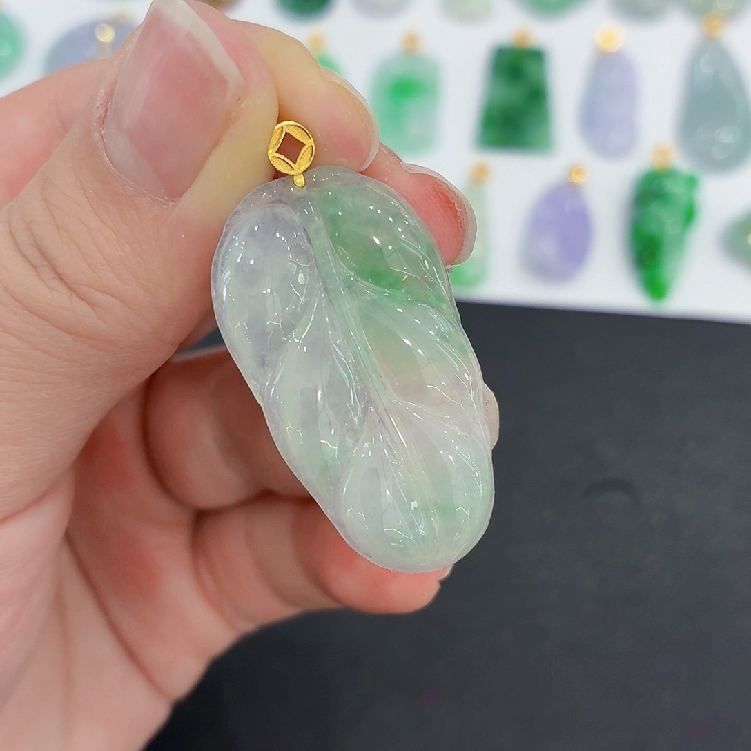 翡翠18K金镶嵌颈饰叶子吊坠