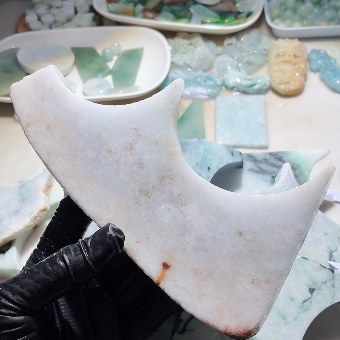 翡翠未镶嵌颈饰边角料