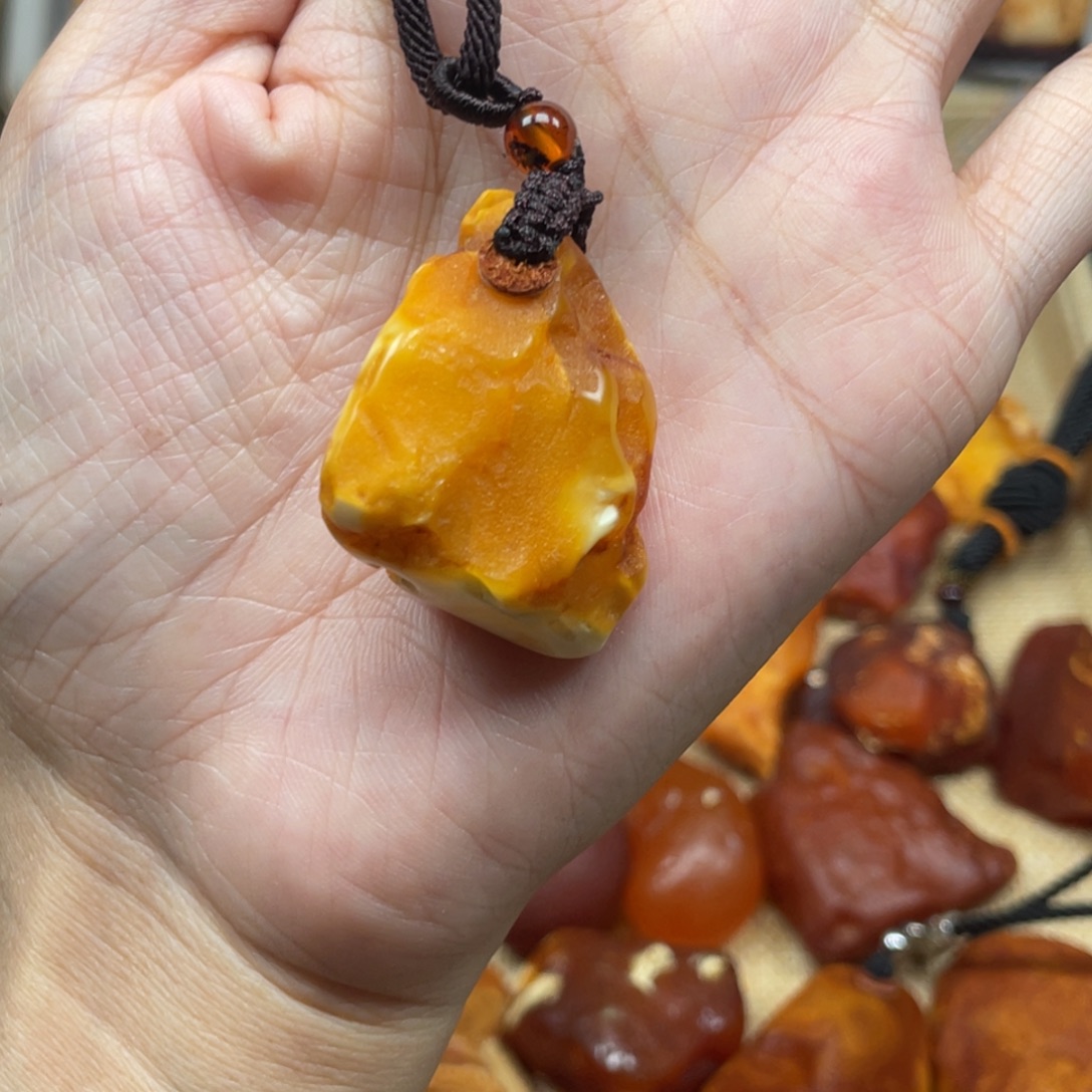 未镶嵌蓝珀珠宝奇石