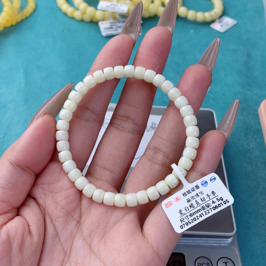 蜜蜡裸石未镶嵌蜜蜡25