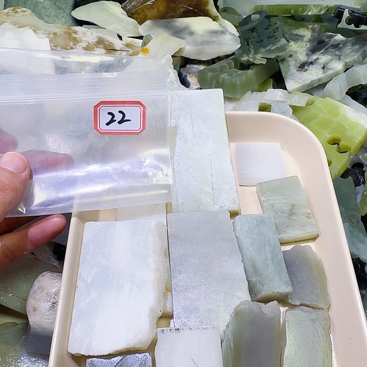 透闪石质玉未镶嵌珠宝奇石