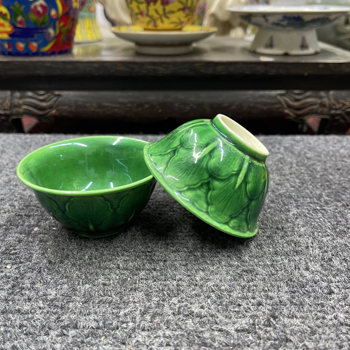 单色釉浮刻叶子口杯压手杯