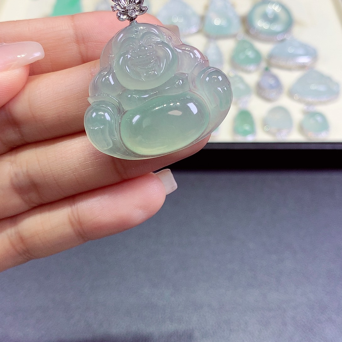 翡翠18K金镶嵌颈饰翡翠