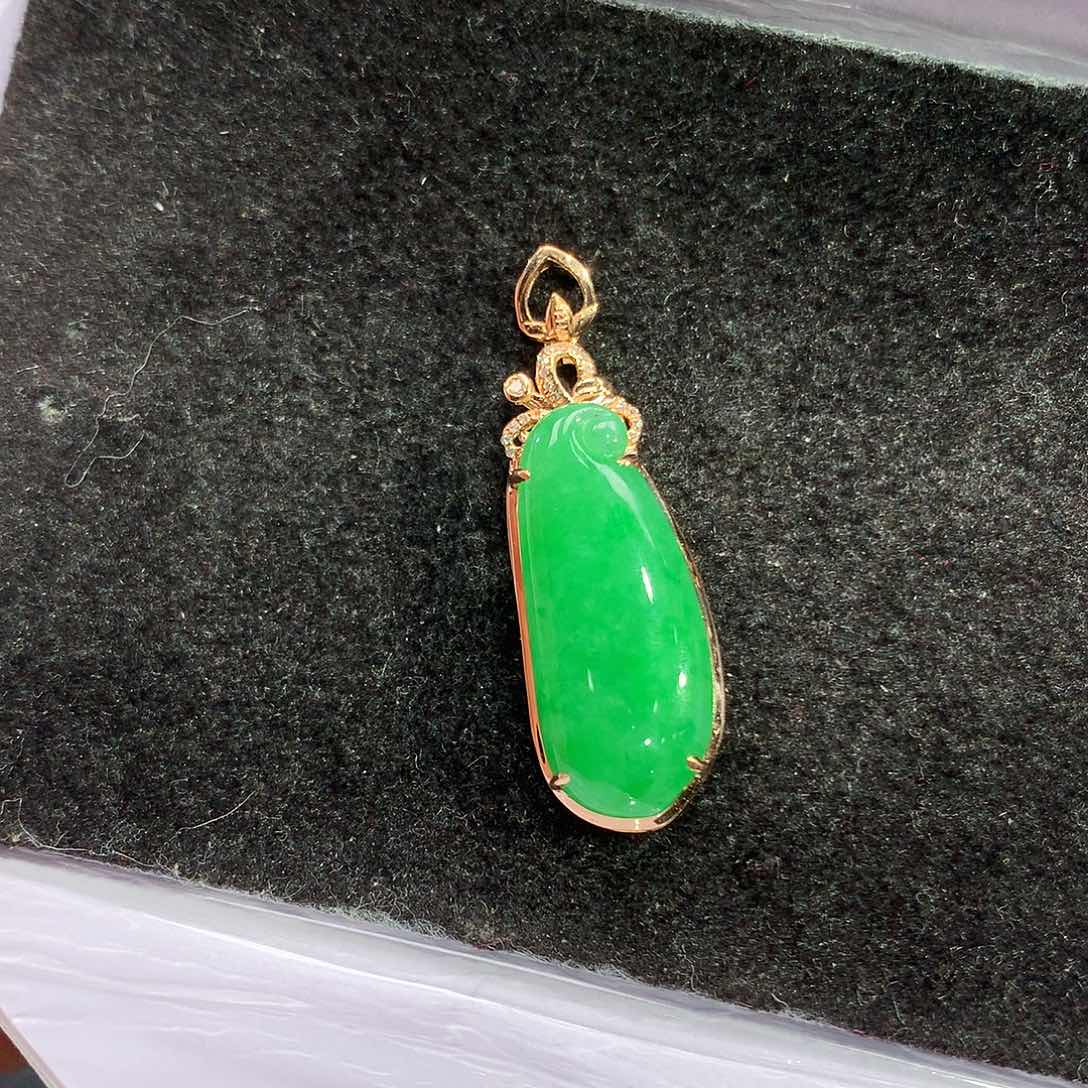 翡翠吊坠(赠链)18K金镶嵌