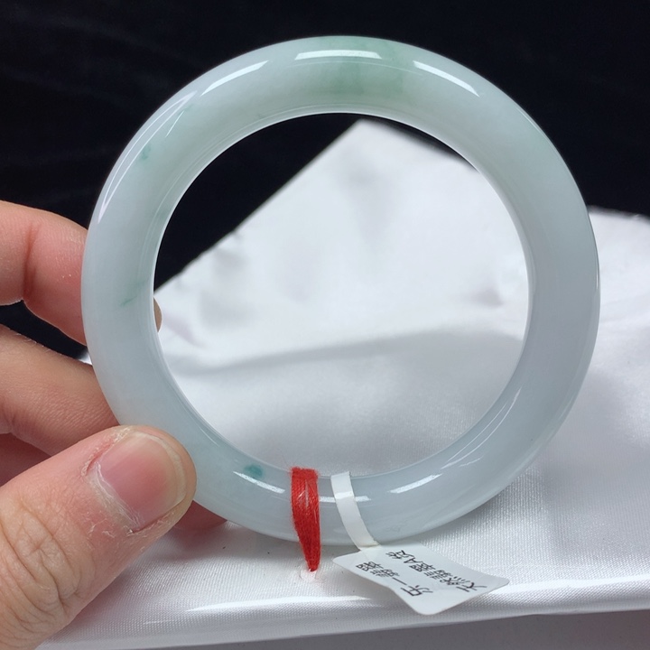 翡翠手镯（圆镯）未镶嵌56.2