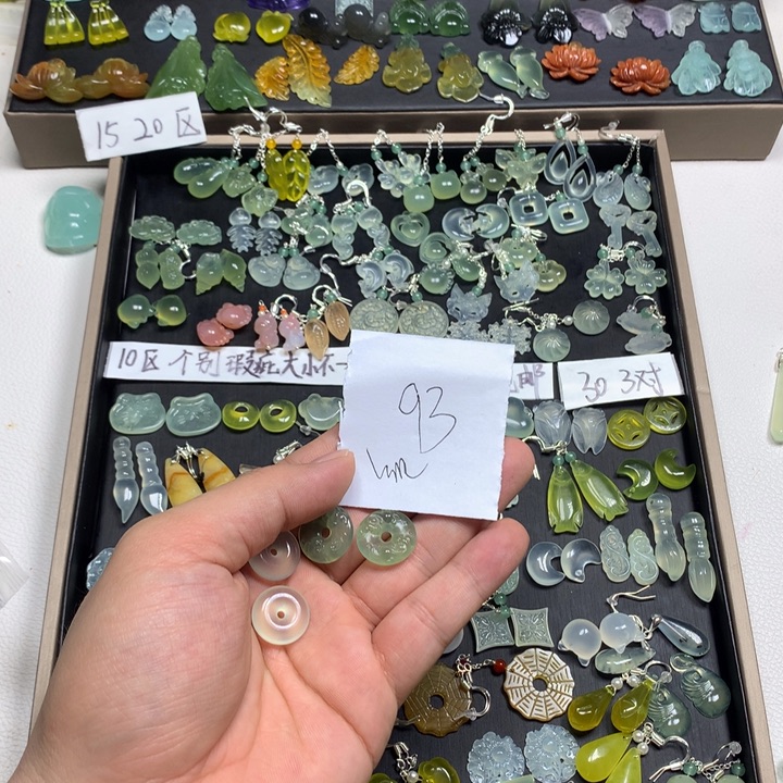 大***絮蛇纹石玉合金耳钉