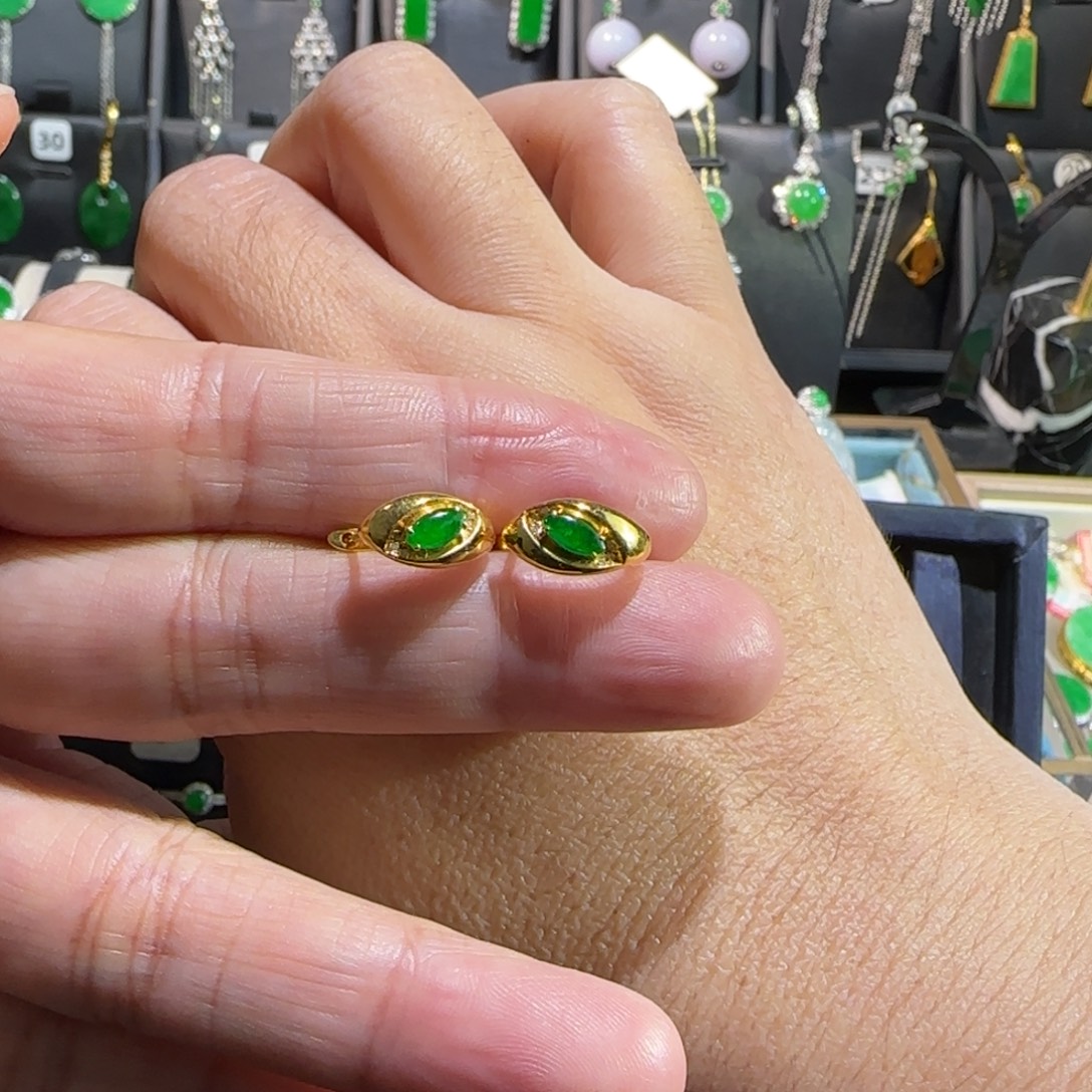 翡翠18K金镶嵌颈饰耳包